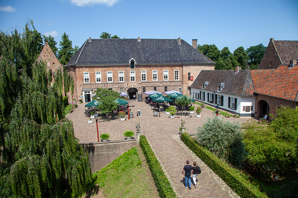De voorburcht van Huis Bergh - 