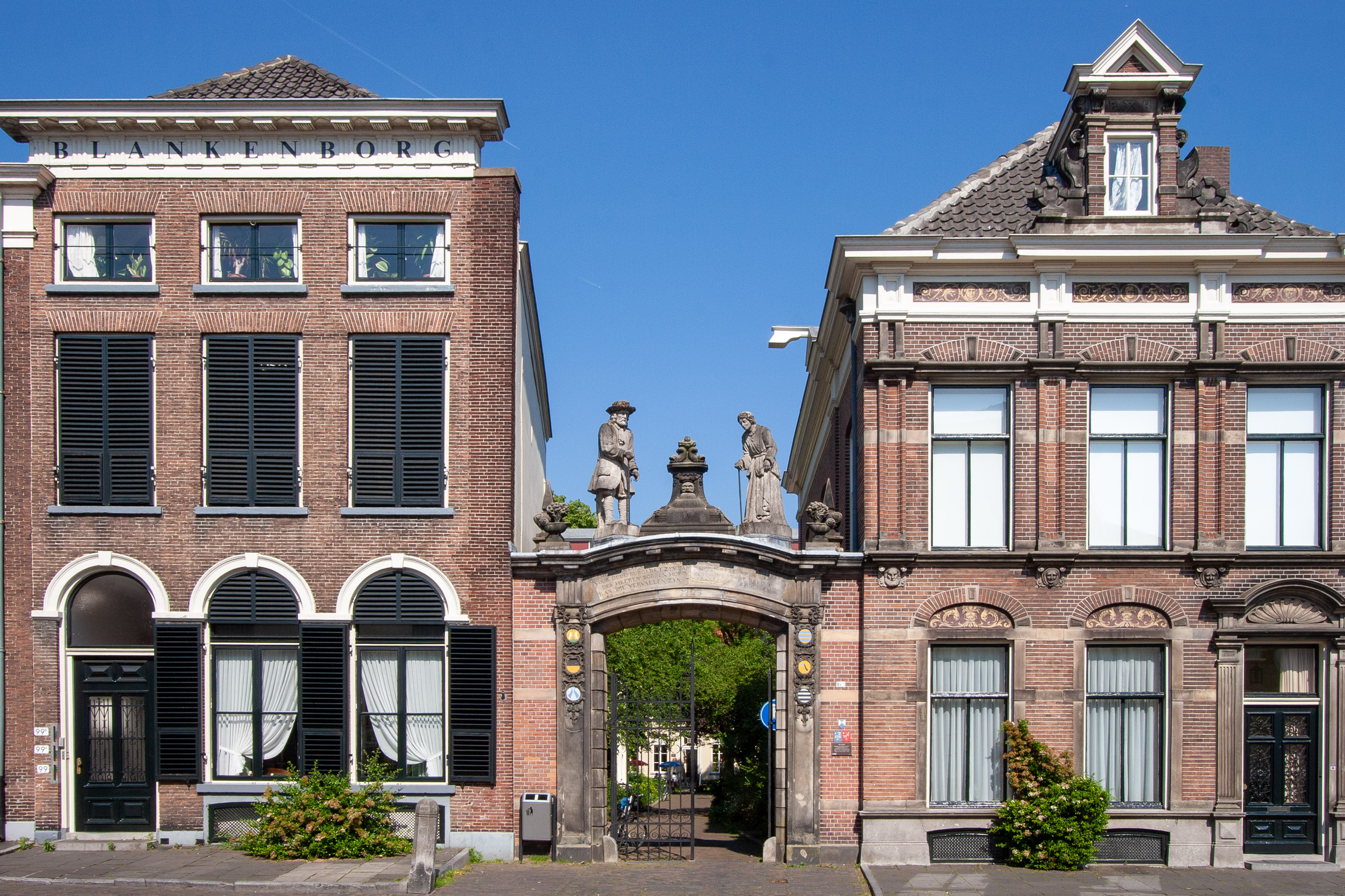 Toegangspoort tot het Oude Bornhof - Zutphen