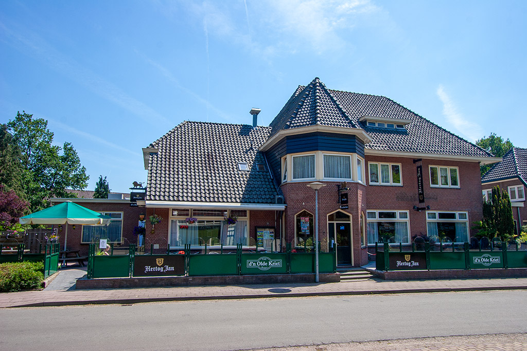 Caf&eacute; D